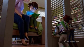 Toy Story 5 lembra os pais que as telas fazem tudo, mas os brinquedos são para brincar