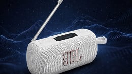 JBL lança no Brasil sua nova caixa com rádio FM e proteção contra água JBL lança no Brasil sua nova caixa com rádio FM e proteção contra água