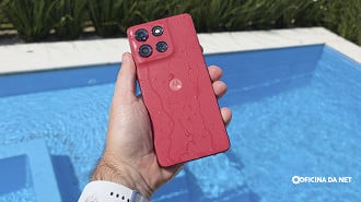 Moto G86 molhado, com proteção IP69