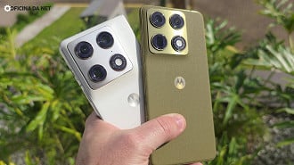 Razr Fold ao lado Motorola Signature