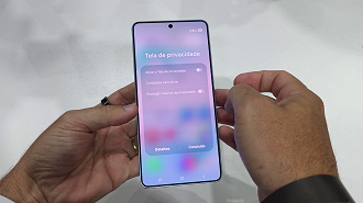 Samsung libera atualização para corrigir o tom vermelho na tela do Galaxy S26 Ultra.
