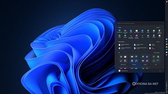 Agora é possível mudar a posição da barra de tarefas. Imagem: Windows Latest//Reprodução