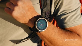 O Amazfit T-Rex Dual Solar conta com GPS embutido e vários recursos e modos esportivos