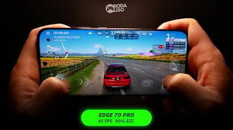 Um jogo que vocês pediram muito é o Racing Master, jogamos com gráficos no máximo.