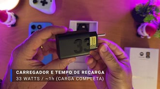 Carregador de 33W incluso na caixa