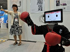 Em feira no Japão, Androides imitam movimentos de seres humanos Em feira no Japão, Androides imitam movimentos de seres humanos