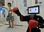 Em feira no Japão, Androides imitam movimentos de seres humanos
