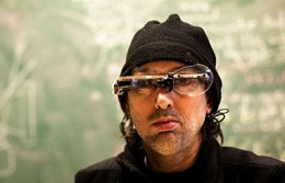Cientista foi agredido por usar óculos semelhante ao Google Glasses Cientista foi agredido por usar óculos semelhante ao Google Glasses