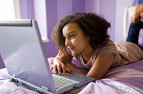 Pesquisa revela dados sobre a navegação na web de adolescentes no Brasil