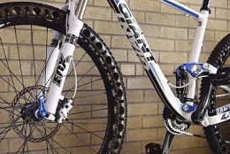 Empresa norte-americana apresenta pneus à prova de furos