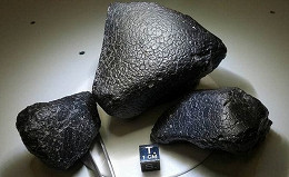 Cientistas acham meteorito marciano rico em água de 2 bilhões de anos Cientistas acham meteorito marciano rico em água de 2 bilhões de anos